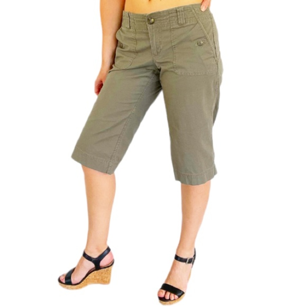 Vintage Dockers Petite army green mid rise curvy petite Bermuda shorts size 4P